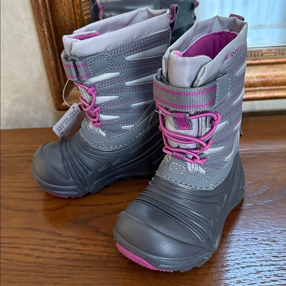 Merrell Gray/Berry little Kids' Snow Boots. Size 5 little kids. - Picture 2 of 14